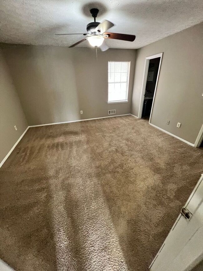 Building Photo - Available now!!! 2 bedroom 2.5 bath town home available in Snellville!!!