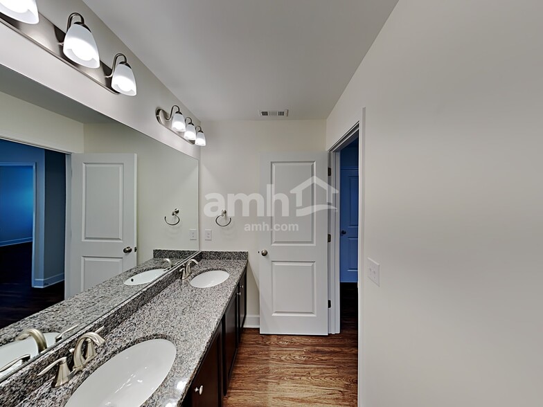 Building Photo - 3114 Esquire Dr
