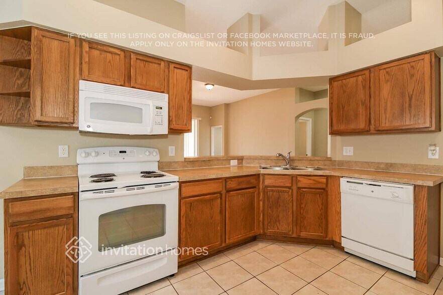 Building Photo - 449 Stone Briar Dr