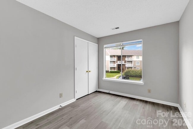 Building Photo - 9531 University Terrace Dr