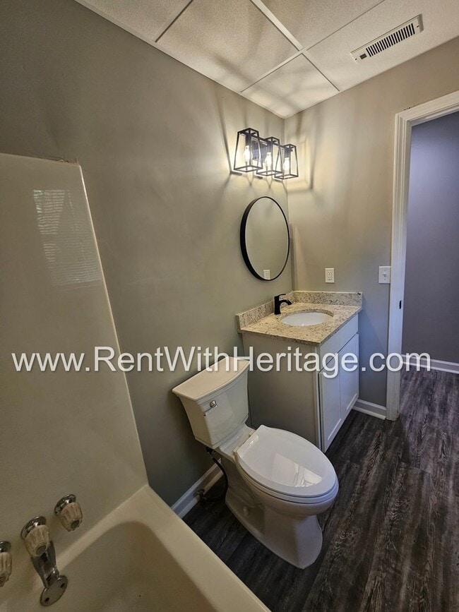 Building Photo - Gorgeous 5 bedroom/ 3 bath/ Upgrades Galor...