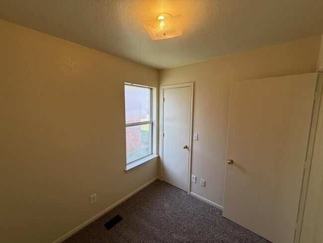 Building Photo - 2811 Cantabrian Dr