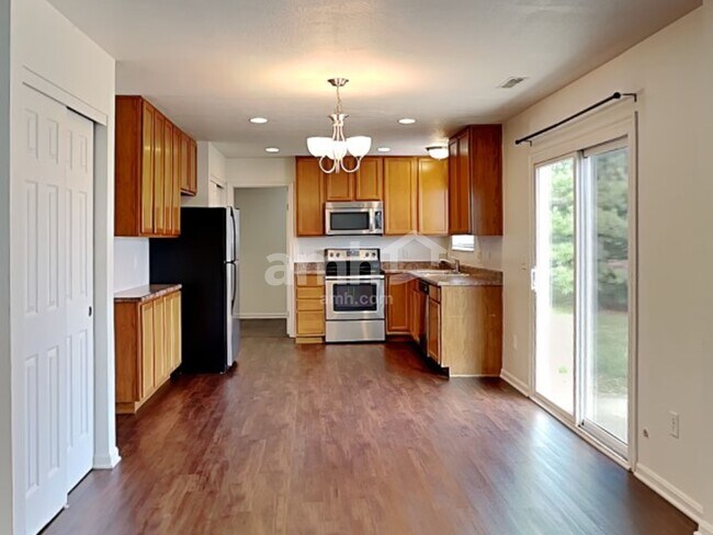 Building Photo - 6718 Waverly Park