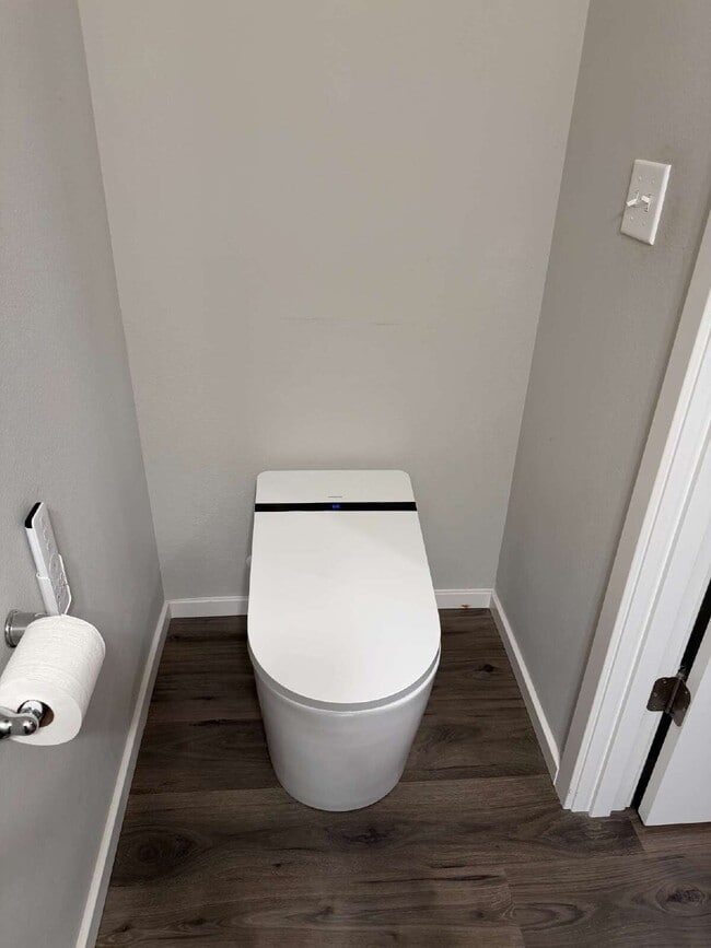 Building Photo - 3 Bedroom / 2.5 Bathroom Townhome - Near Bethany & PCC