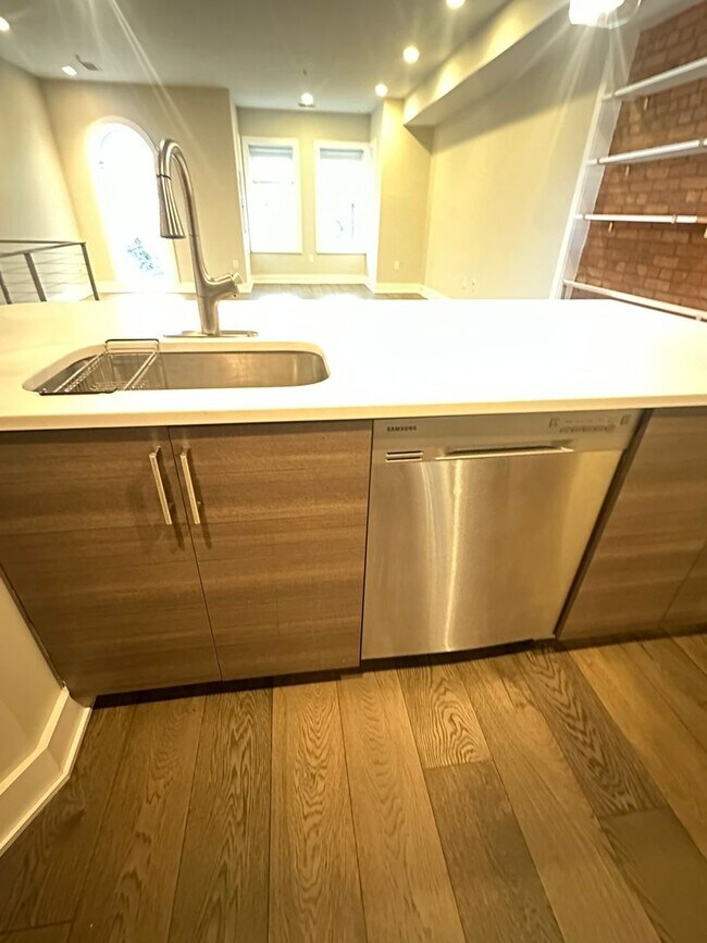 Building Photo - Modern 2 Bedroom, 2 Bathroom Penthouse with Parking in Historic LeDroit Park