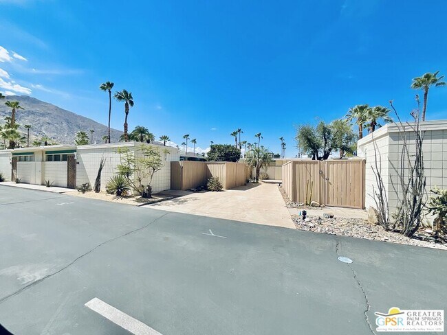 Building Photo - 1111 E Palm Canyon Dr