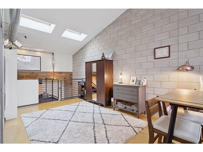 Building Photo - 801 N Washington Ave