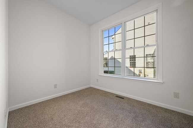 Building Photo - 438 Lorraine Dr