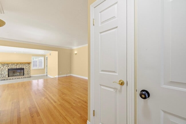 Building Photo - 1677 Sandos St