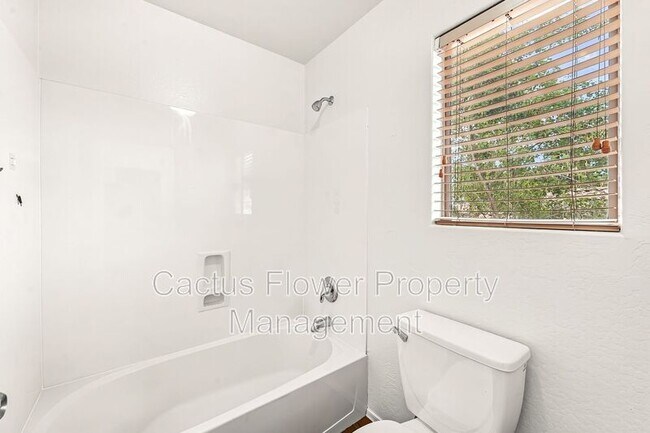 Building Photo - 3628 E Janelle Way