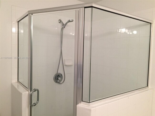 Building Photo - 8940 NE 8th Ave