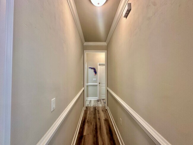 Building Photo - Modern Comfort in Fletcher Oaks – 3BR/2BA ...