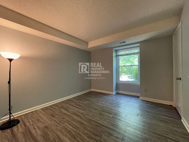 Building Photo - **MOVE IN SPECIAL!**Beautiful 2 Bed 2 Bath...
