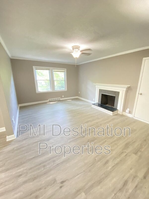 Building Photo - 5710 Hadley St