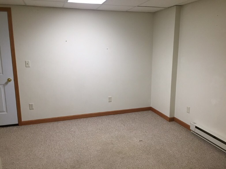 Building Photo - 109 E 2nd St