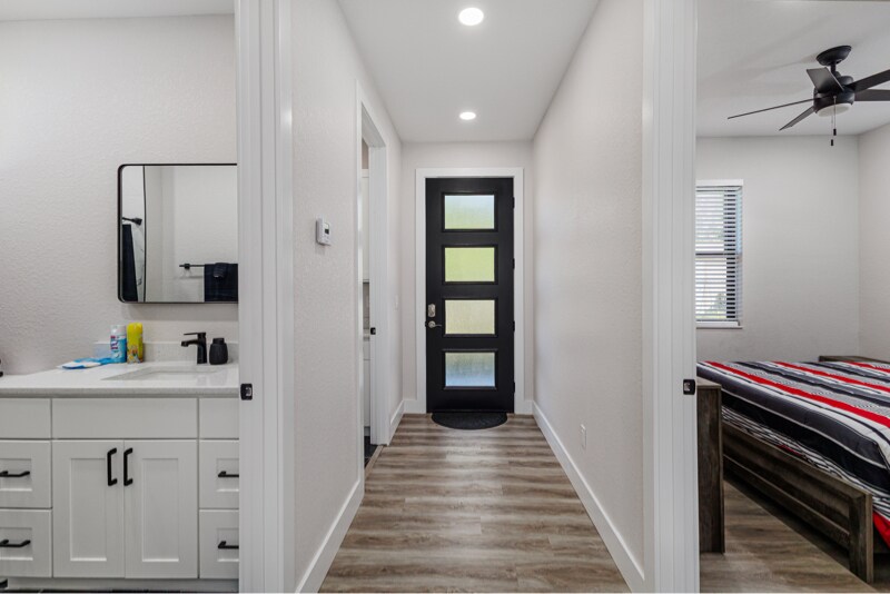 Building Photo - 550 Battle Ave