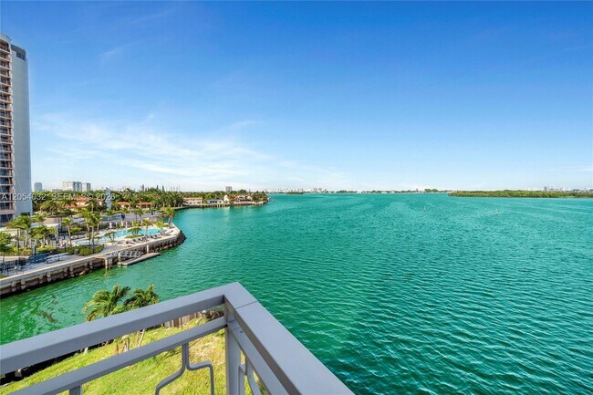 Building Photo - 11111 Biscayne Blvd