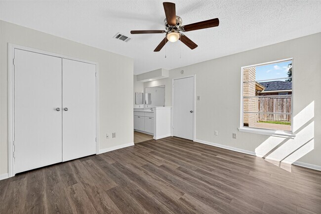 Building Photo - 4422 Wee Lassie Ln