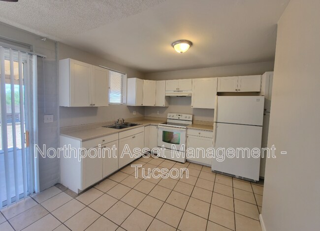Building Photo - 210 S Alandale Pl