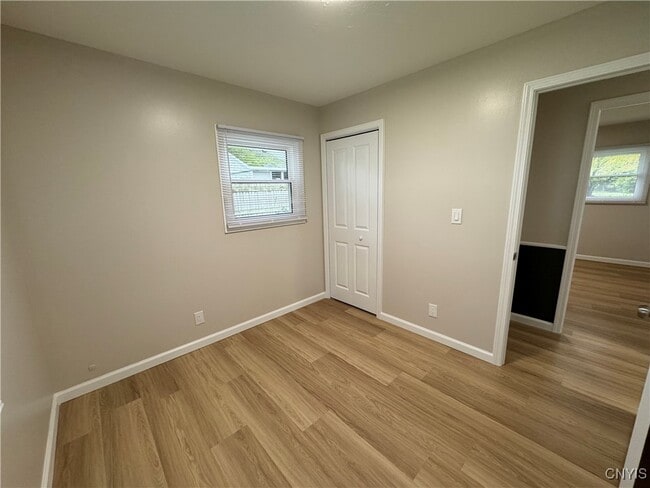 Building Photo - 304 Birchwood Blvd