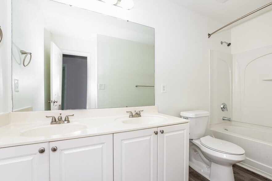 Building Photo - 1413 Jordans Pond Ln
