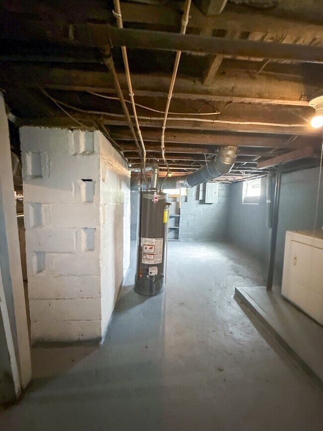 Building Photo - Move-In Ready 3 Bedroom Home w/ Fresh Pain...