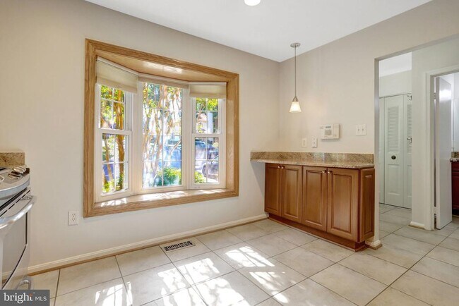 Building Photo - 7416 Spring Tree Dr