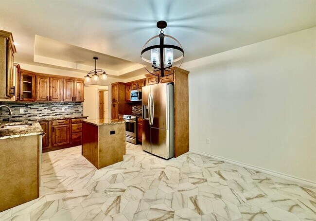 Building Photo - 308 N Lockeport Dr