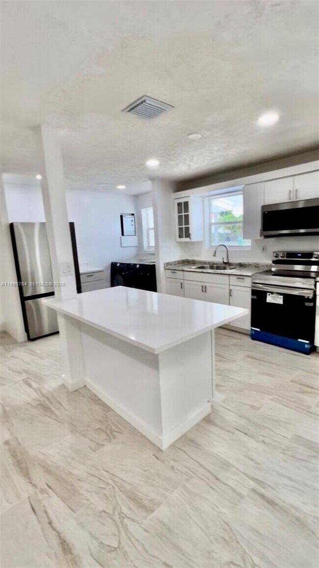 Building Photo - 1800 SW 87th Ave