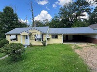 Building Photo - 3148 Sylvester Dr