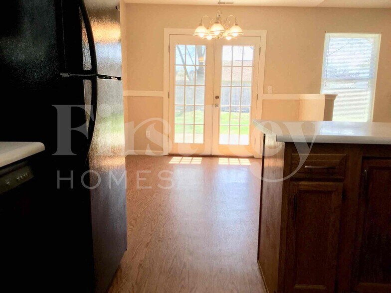 Building Photo - 687 Bobolink Ct