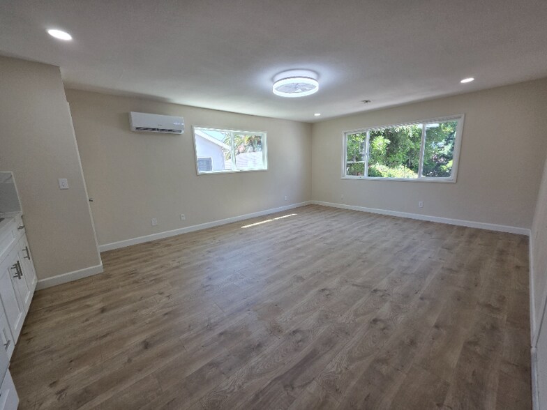 Building Photo - 24542 San Marcos Dr