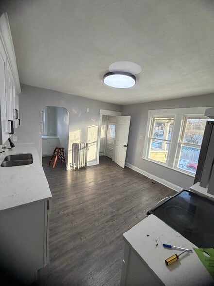 Building Photo - 61 Woodlawn St