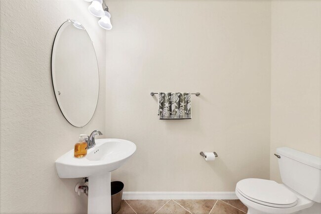Building Photo - Seasonal Short-Term 3 Bedroom 2.5 Bathroom Townhouse located in Gran Paradiso!