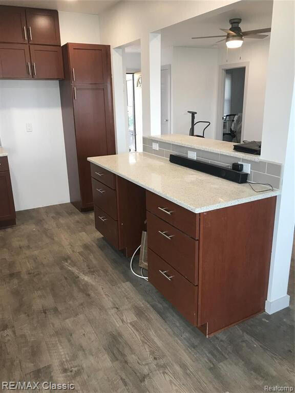 Building Photo - 381 E Shore Dr