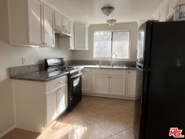 Building Photo - 26416 S San Jacinto St