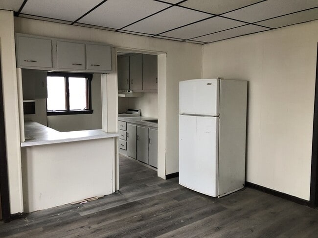 Building Photo - 150 Forest St