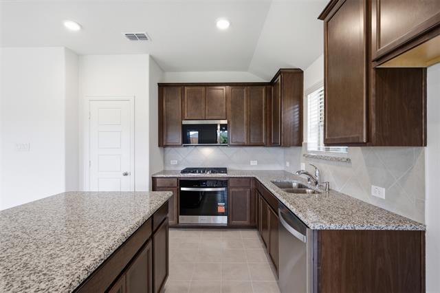 Building Photo - 825 Birdie Dr