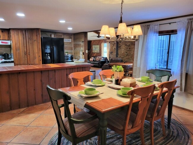 Building Photo - 308-310 Brady Canyon Rd