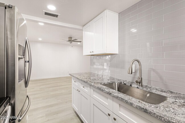 Building Photo - 7126 N 19th Ave