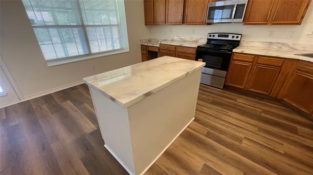 Building Photo - 320 Pebblebrook Ln
