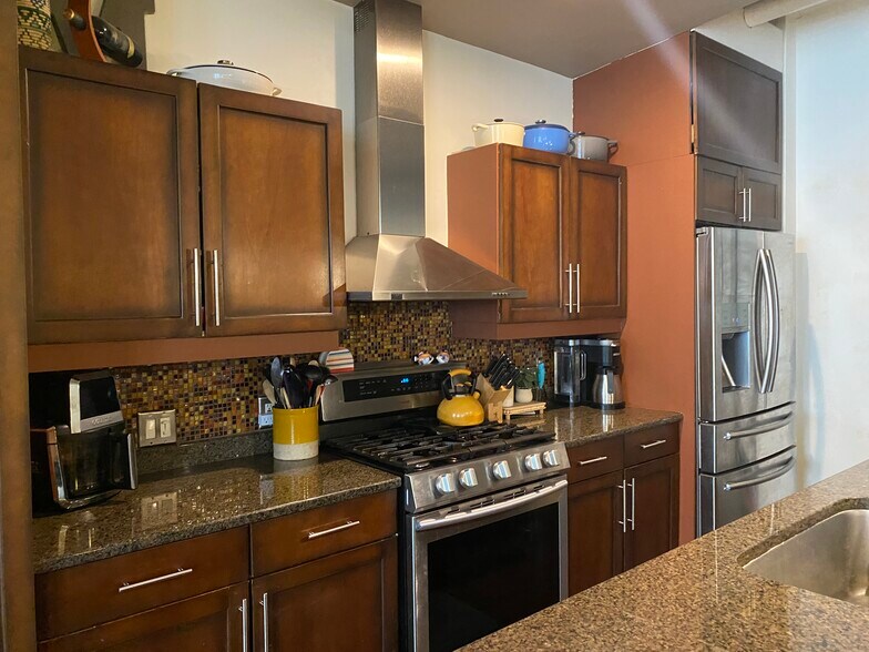 Kitchen - 805 Peachtree St NE