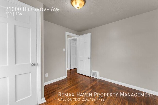 Building Photo - 21000 Hillgrove, Maple Hts - Gorgeous 3 be...