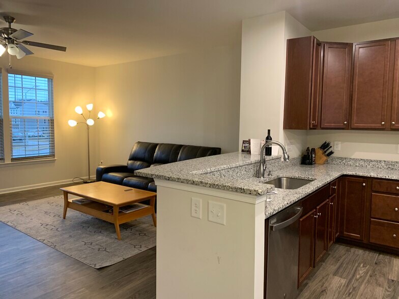 Building Photo - 392 Amber Acorn Ave