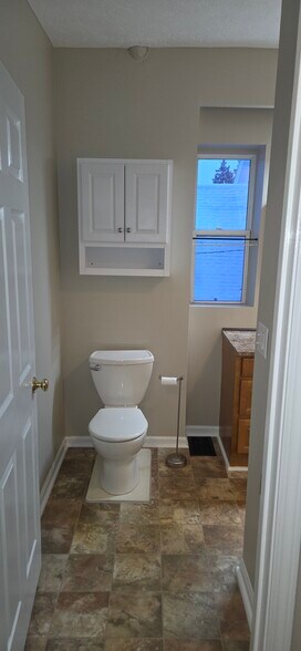 Building Photo - 484 Merchants Rd