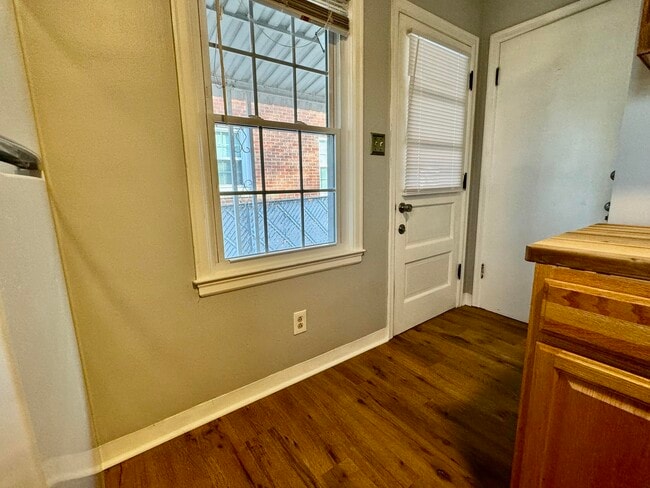 Building Photo - 479 Stratford Dr