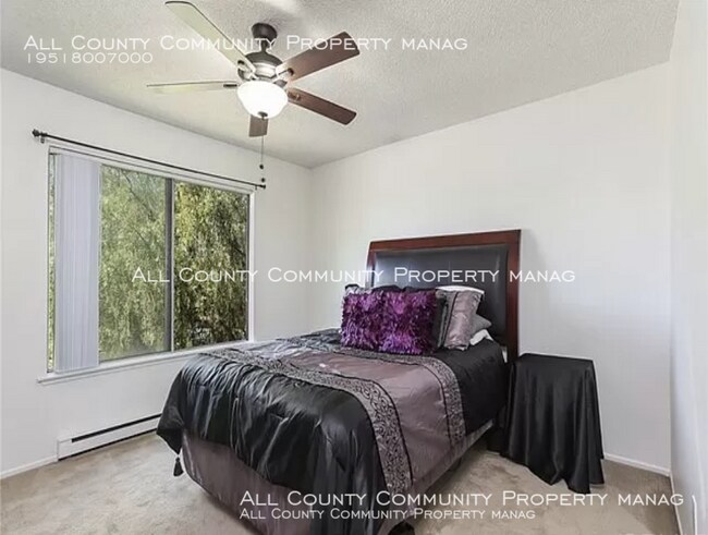 Building Photo - Beautiful 3 bedroom 1.5 bath Townhouse