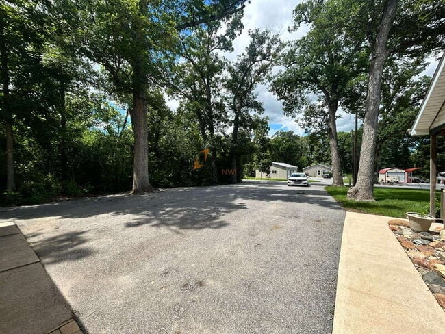 Building Photo - 5107 White Oak Terrace