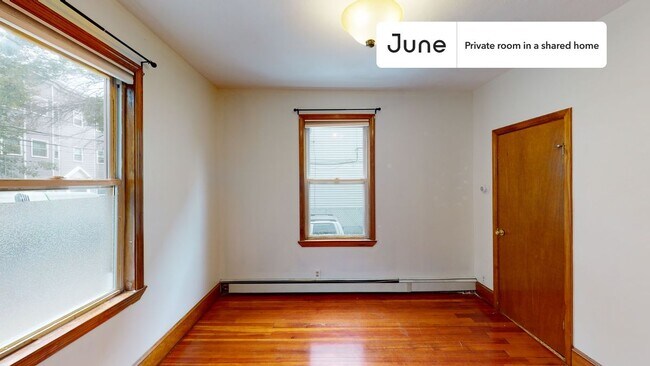 Building Photo - Room in Shared 5 bed/1 bath home