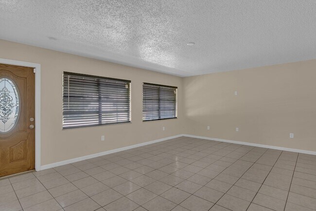 Building Photo - 6113 Yucca Dr